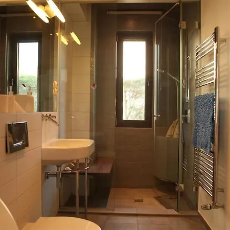 Luxury Lakefront With Private Pier & Jacuzzi Willa Balatonoszod