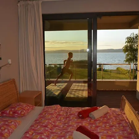 Willa Luxury Lakefront With Private Pier & Jacuzzi
